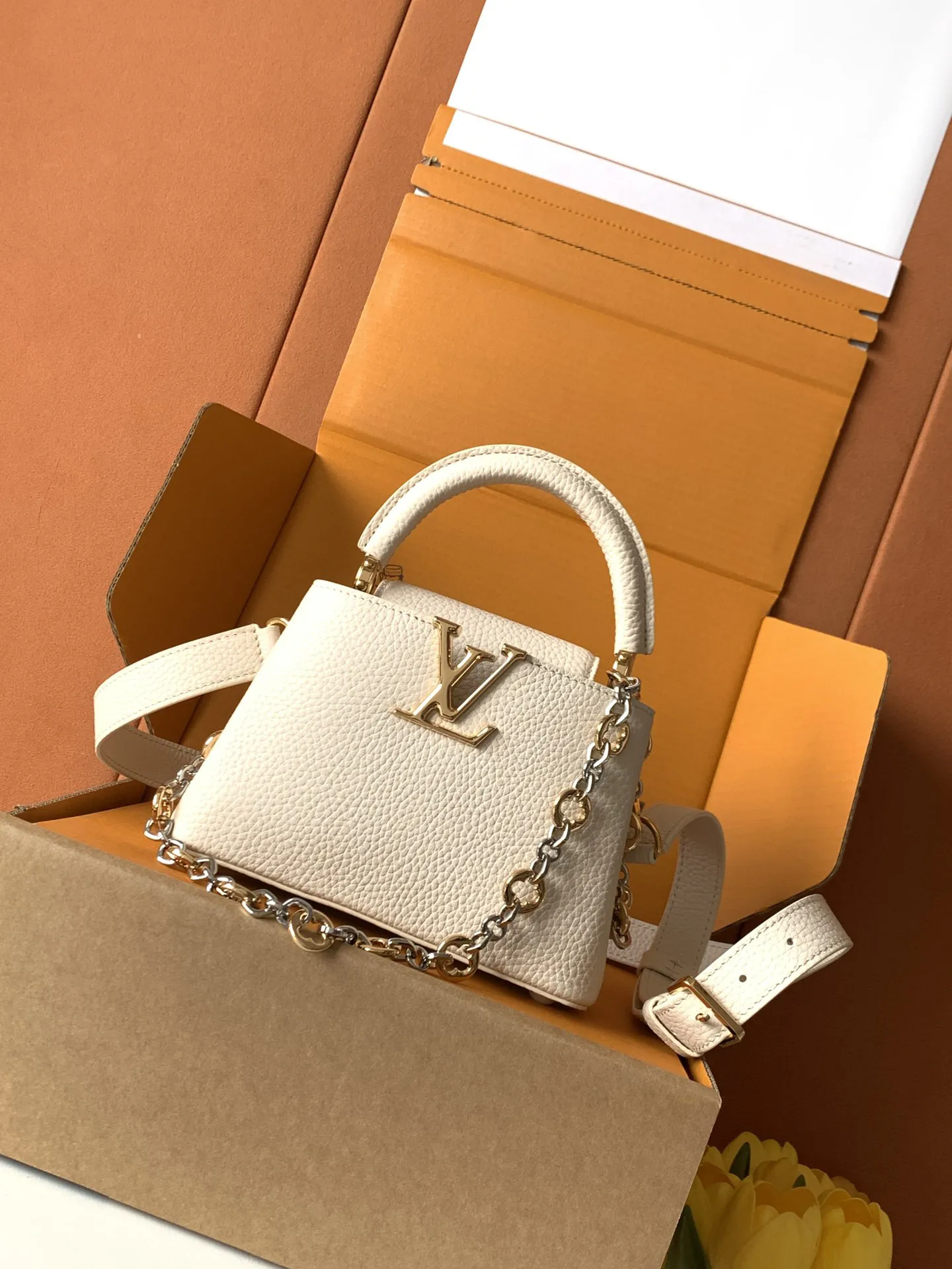 Louis Vuitton Capucines Mini M12938 - Image 4