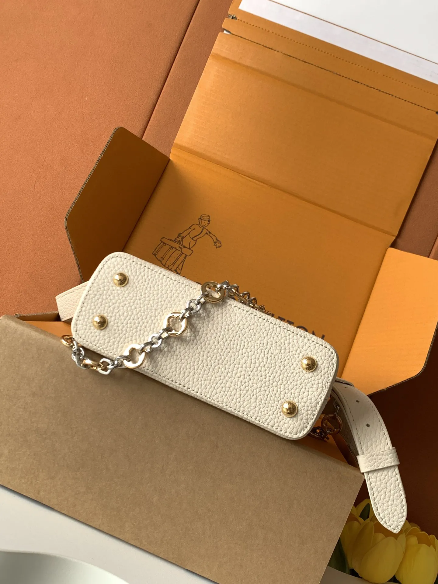 Louis Vuitton Capucines Mini M12938 - Image 7