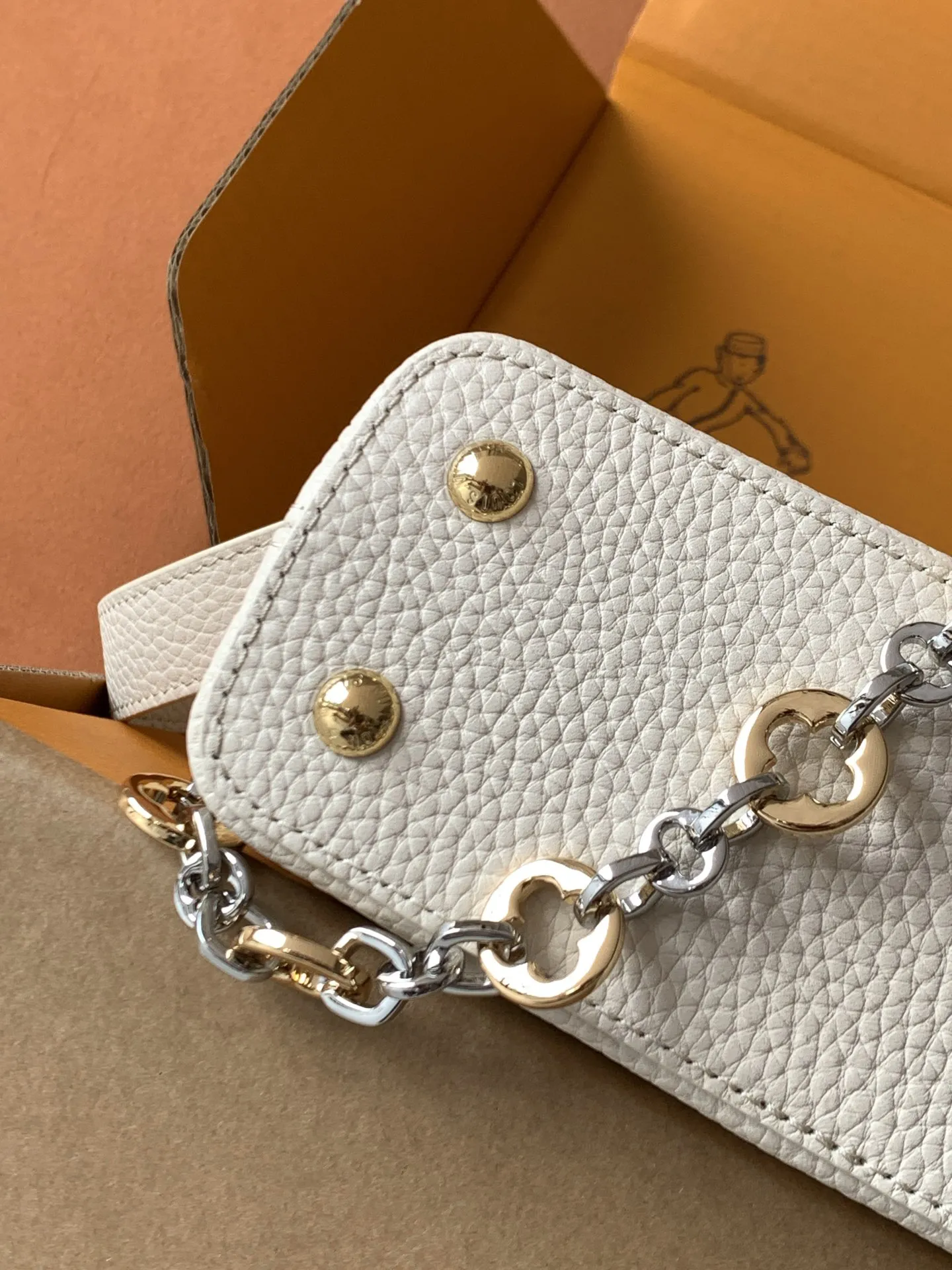 Louis Vuitton Capucines Mini M12938 - Image 8
