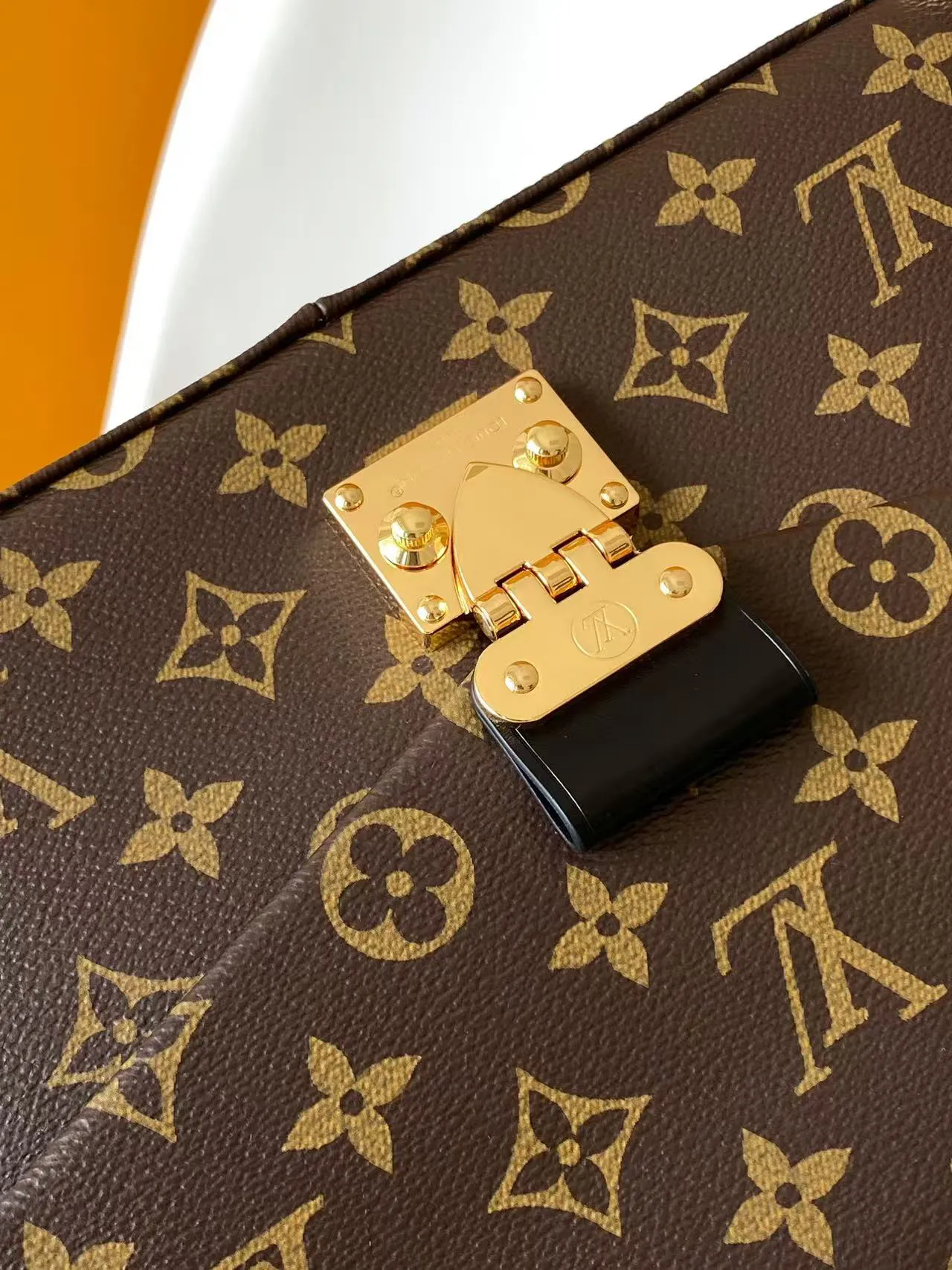Louis Vuitton Trunkie M14526 - Image 7