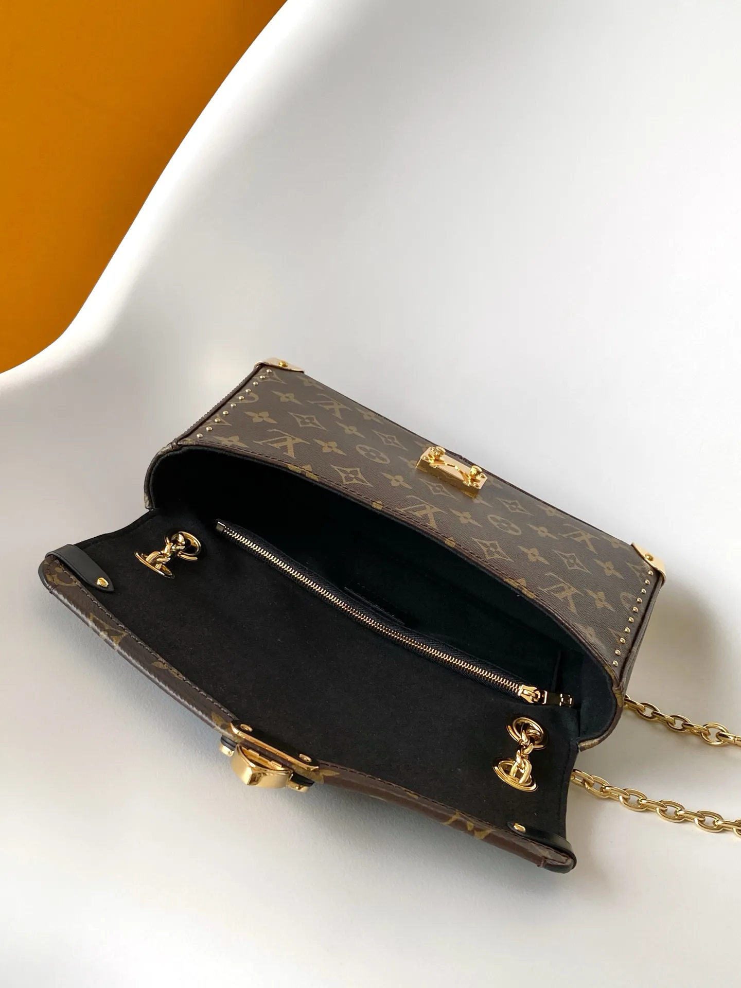 Louis Vuitton Trunkie M14526 - Image 10