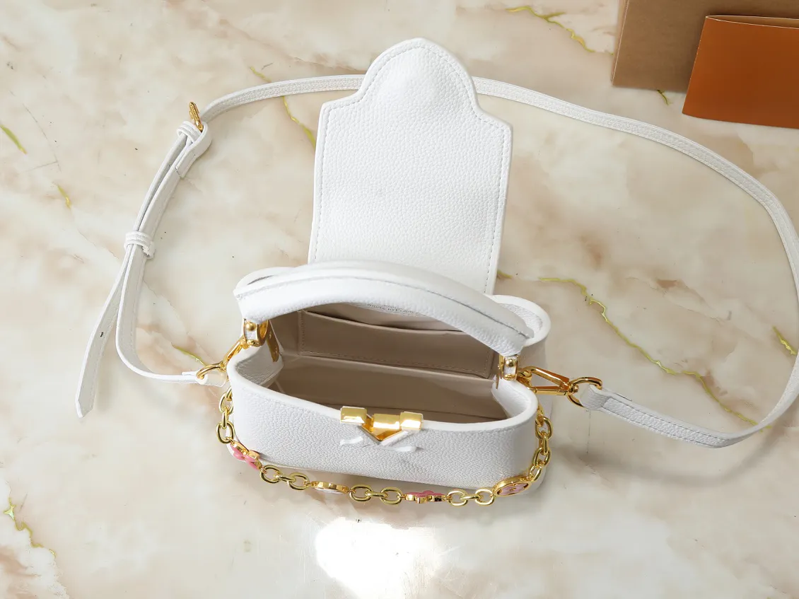 Louis Vuitton Capucines BB M11343 - Image 6