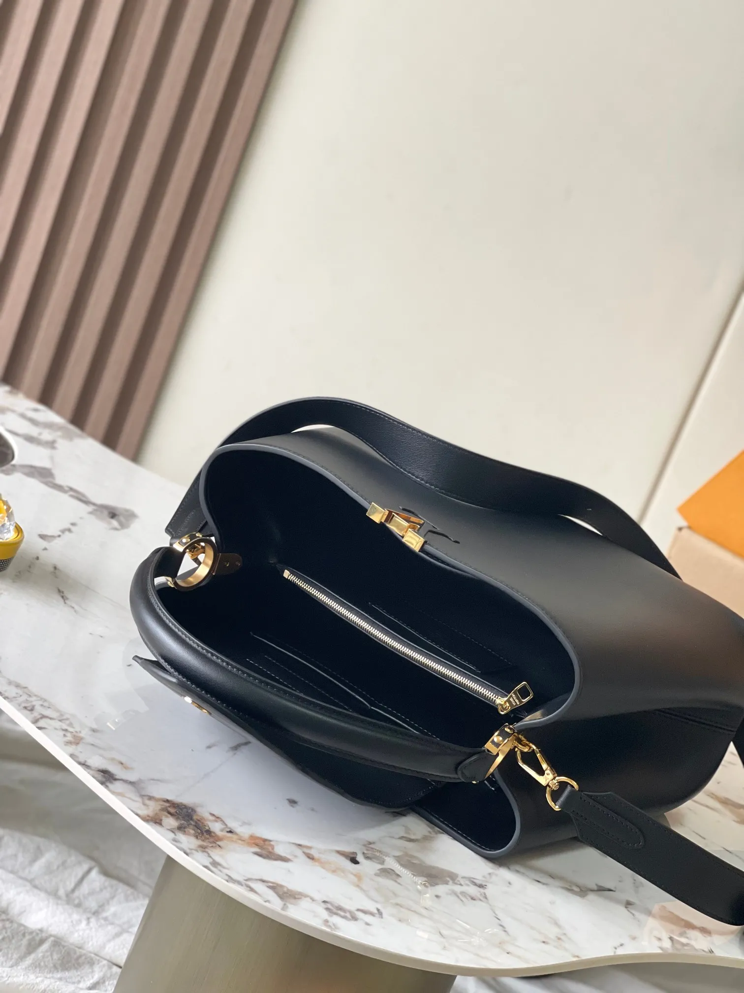 Louis Vuitton Capucines GM Souple M24607 - 图片 10