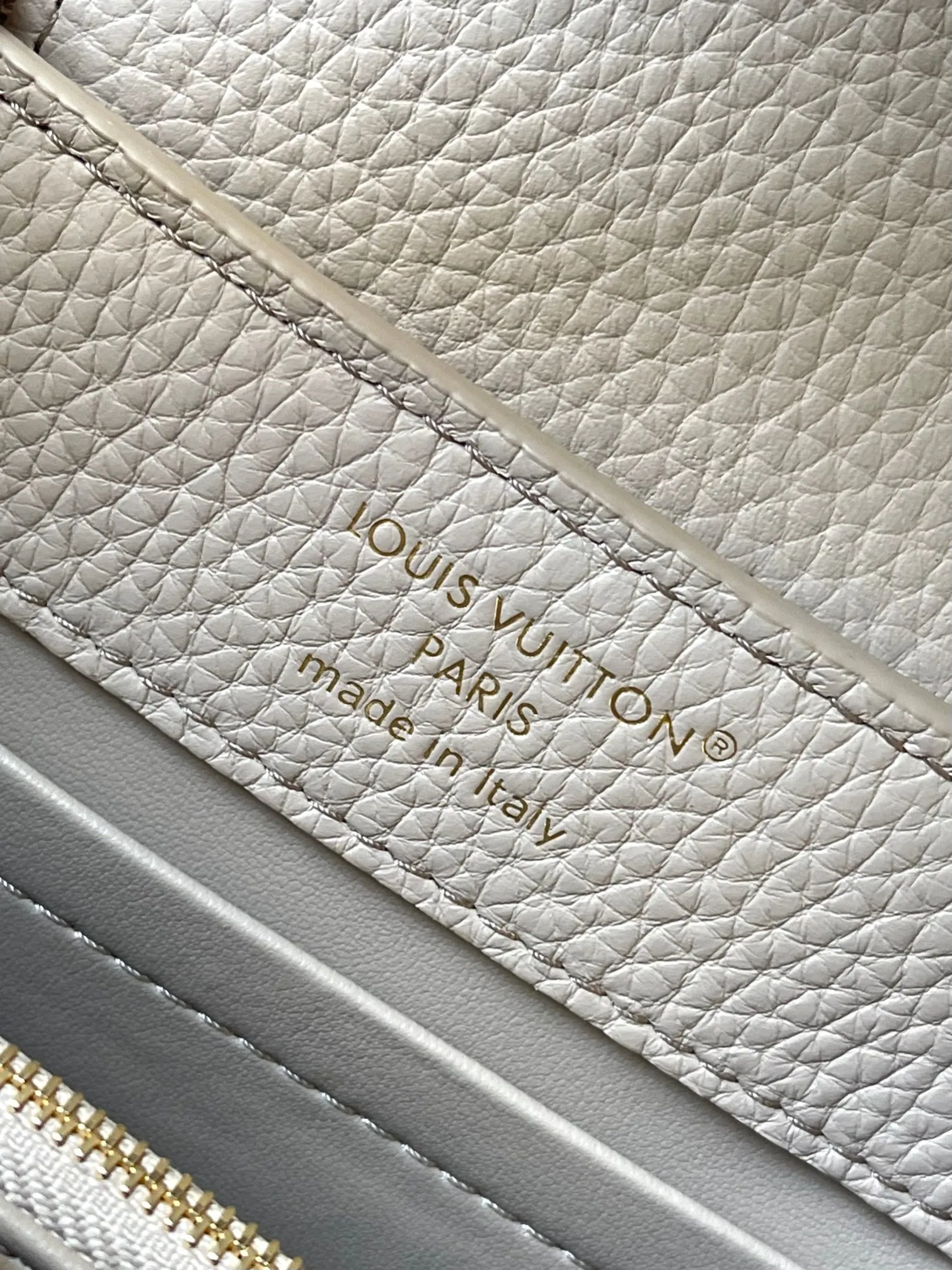 Alternative view of Louis Vuitton Capucines Mini M11341