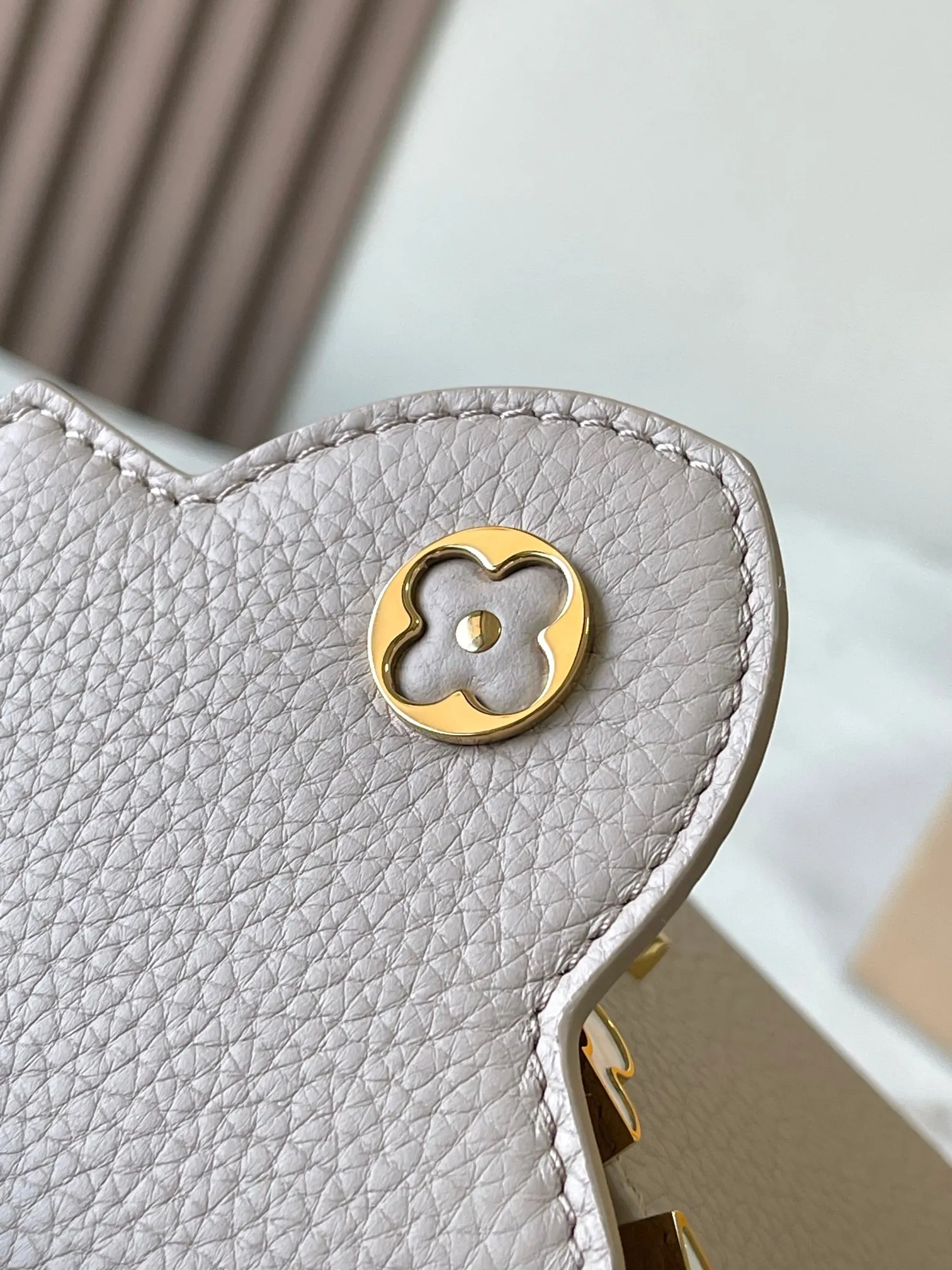 Louis Vuitton Capucines Mini M11341 - Image 8