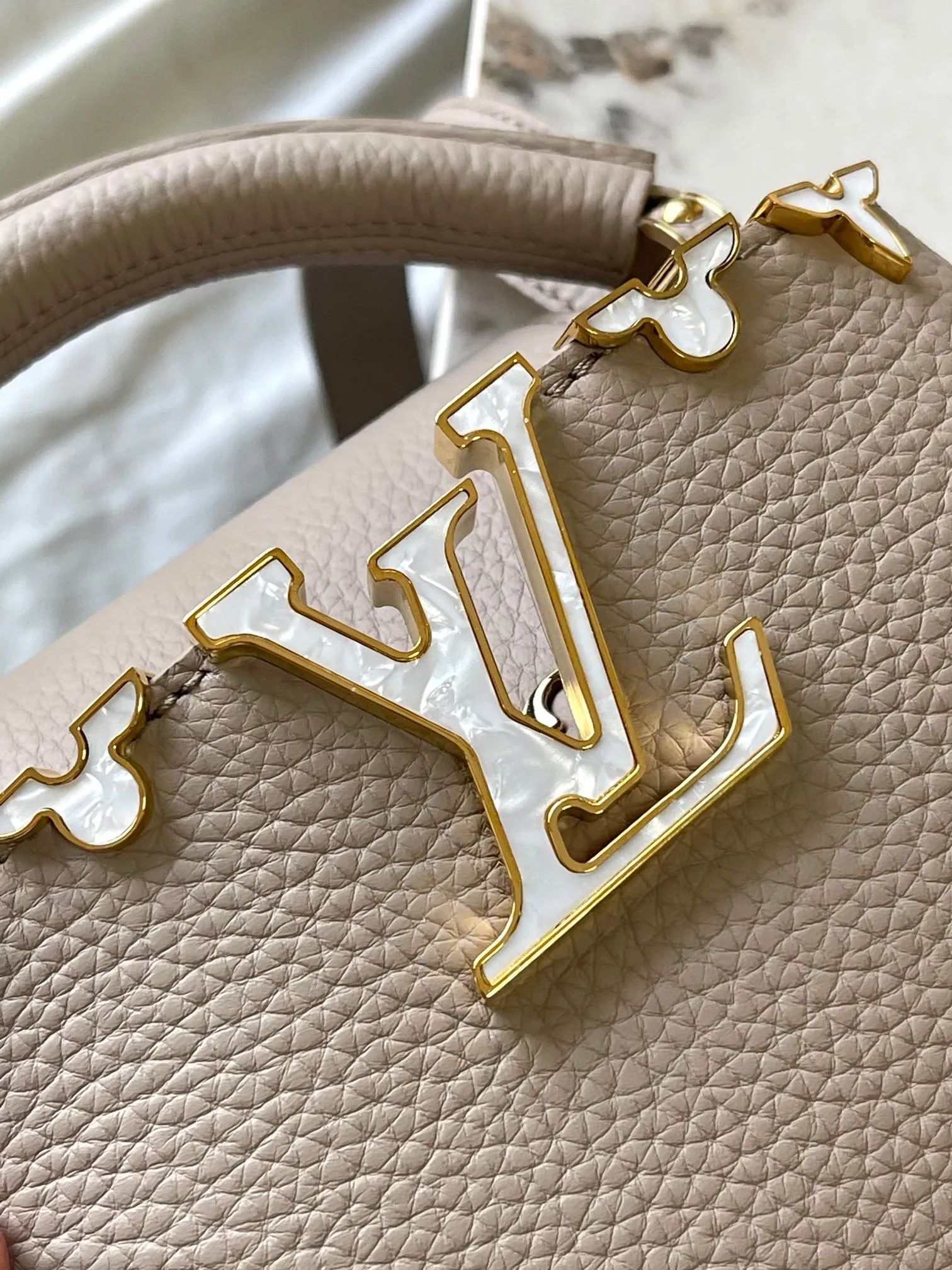 Louis Vuitton Capucines Mini M11341 - Image 9