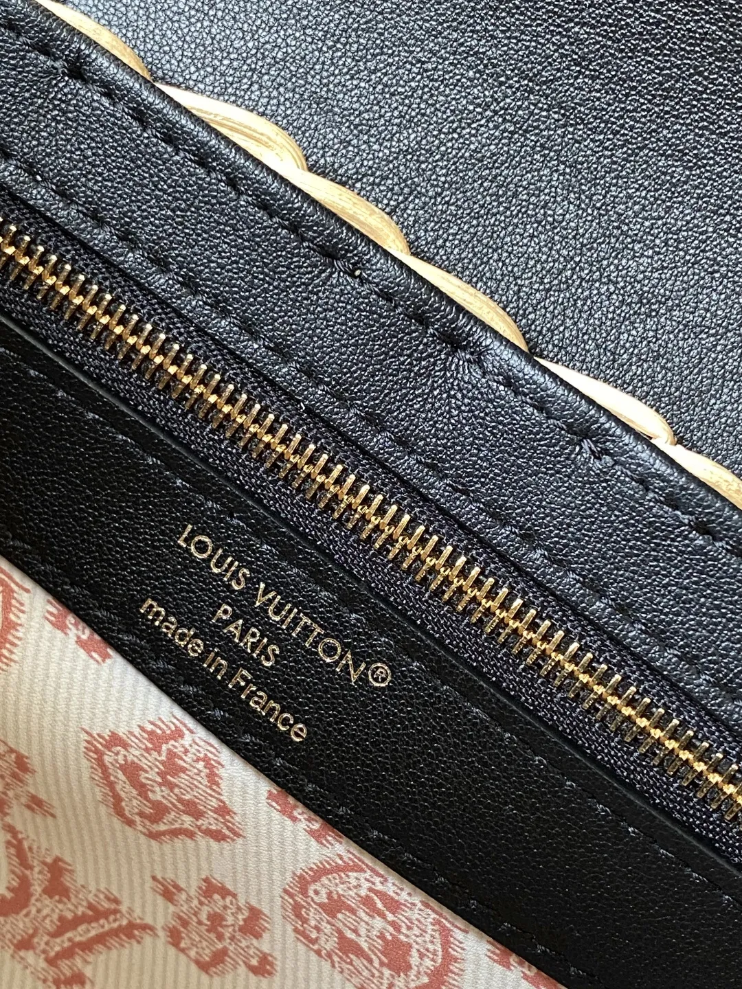 Alternative view of Louis Vuitton Capucines Mini M26003