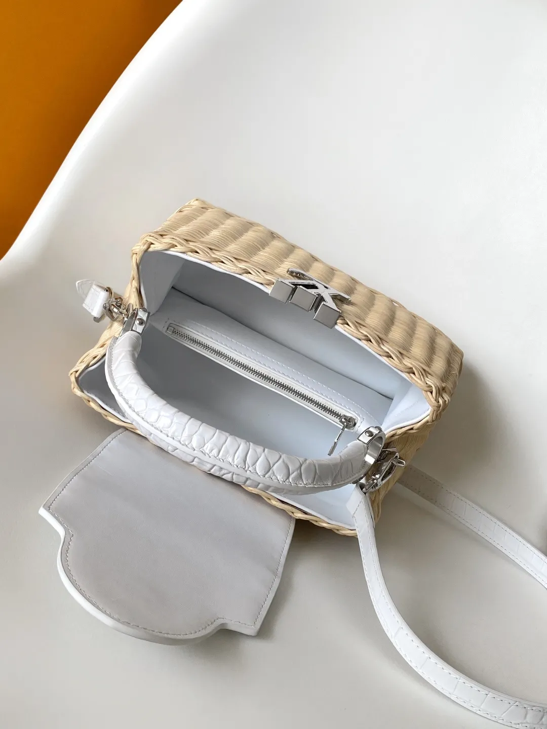 Alternative view of Louis Vuitton Capucines Mini M26004
