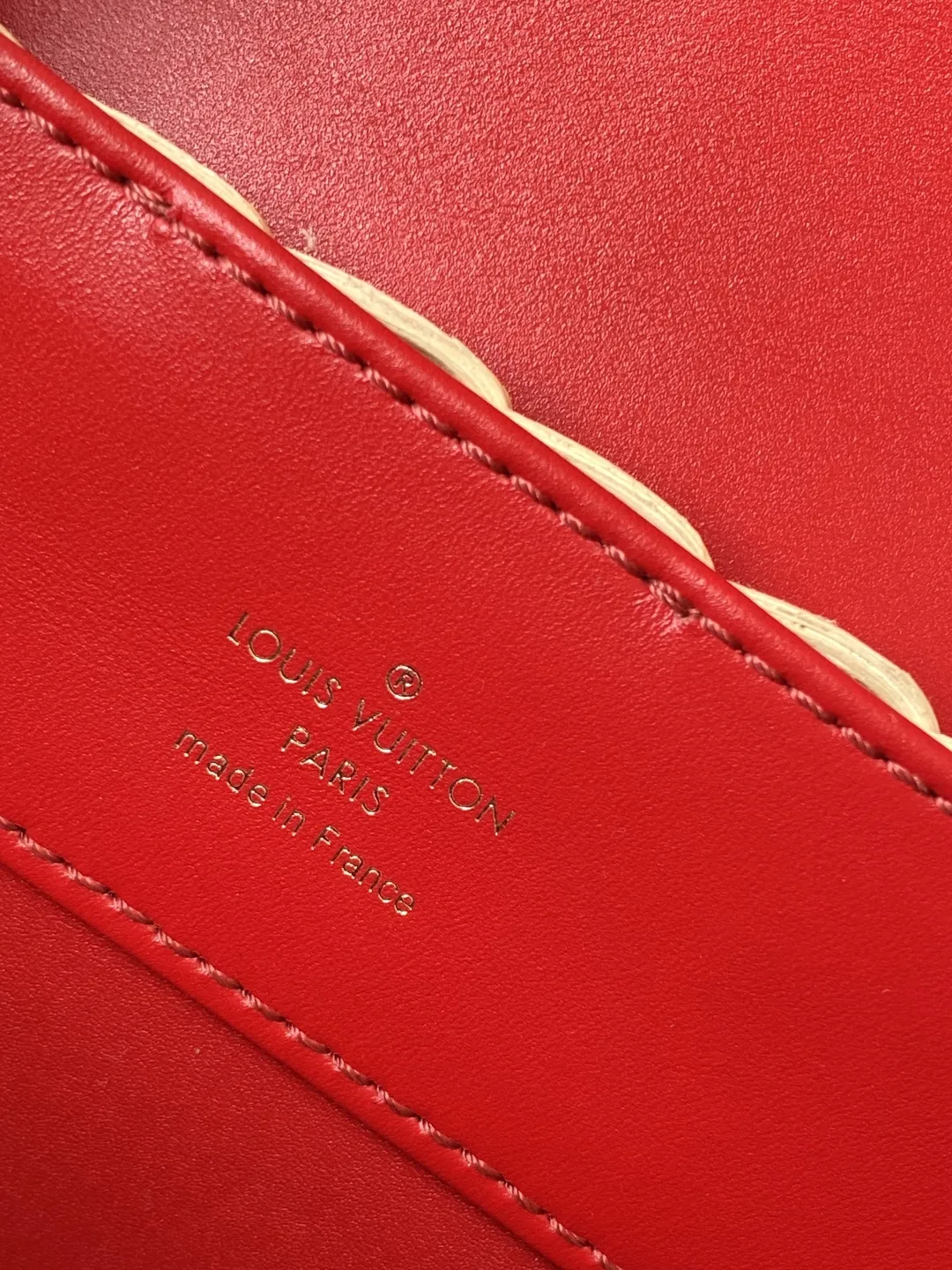 Alternative view of Louis Vuitton Capucines Mini M26005