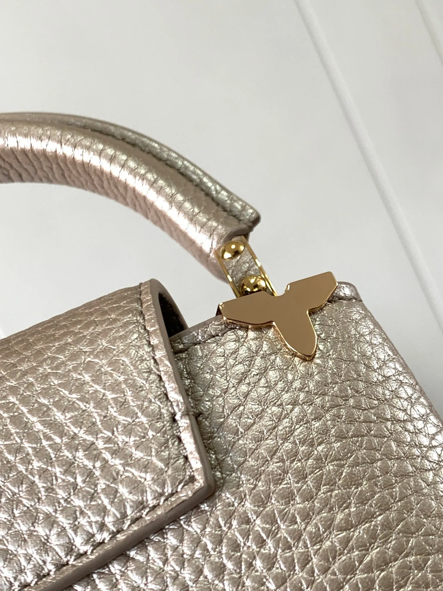 Louis Vuitton Capucines Mini M22436 - Image 8