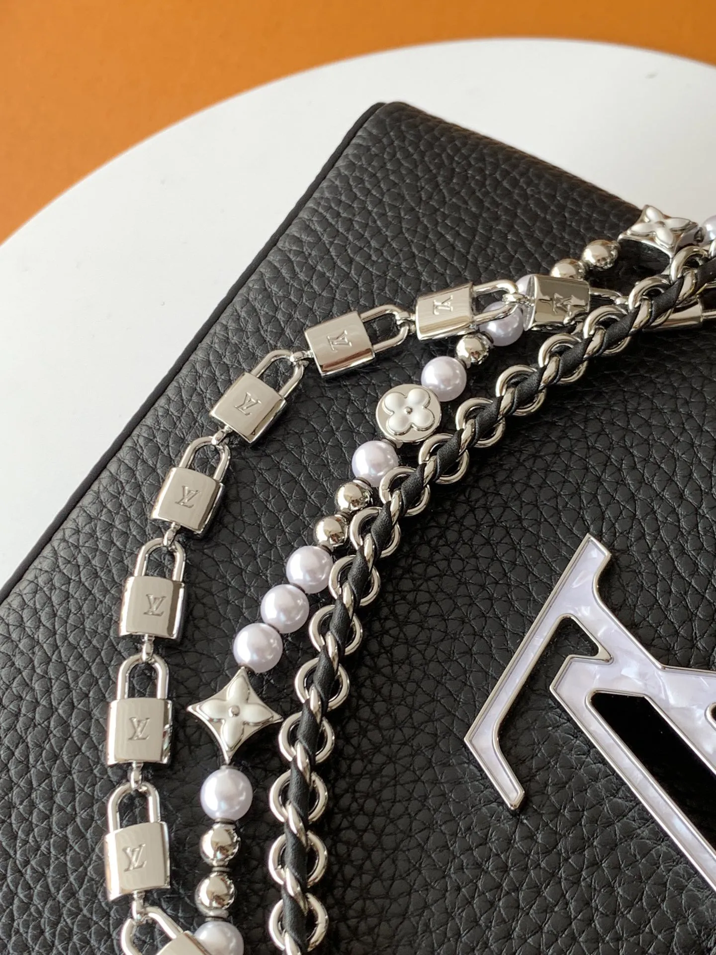 Alternative view of Louis Vuitton Capucines Mini M11908