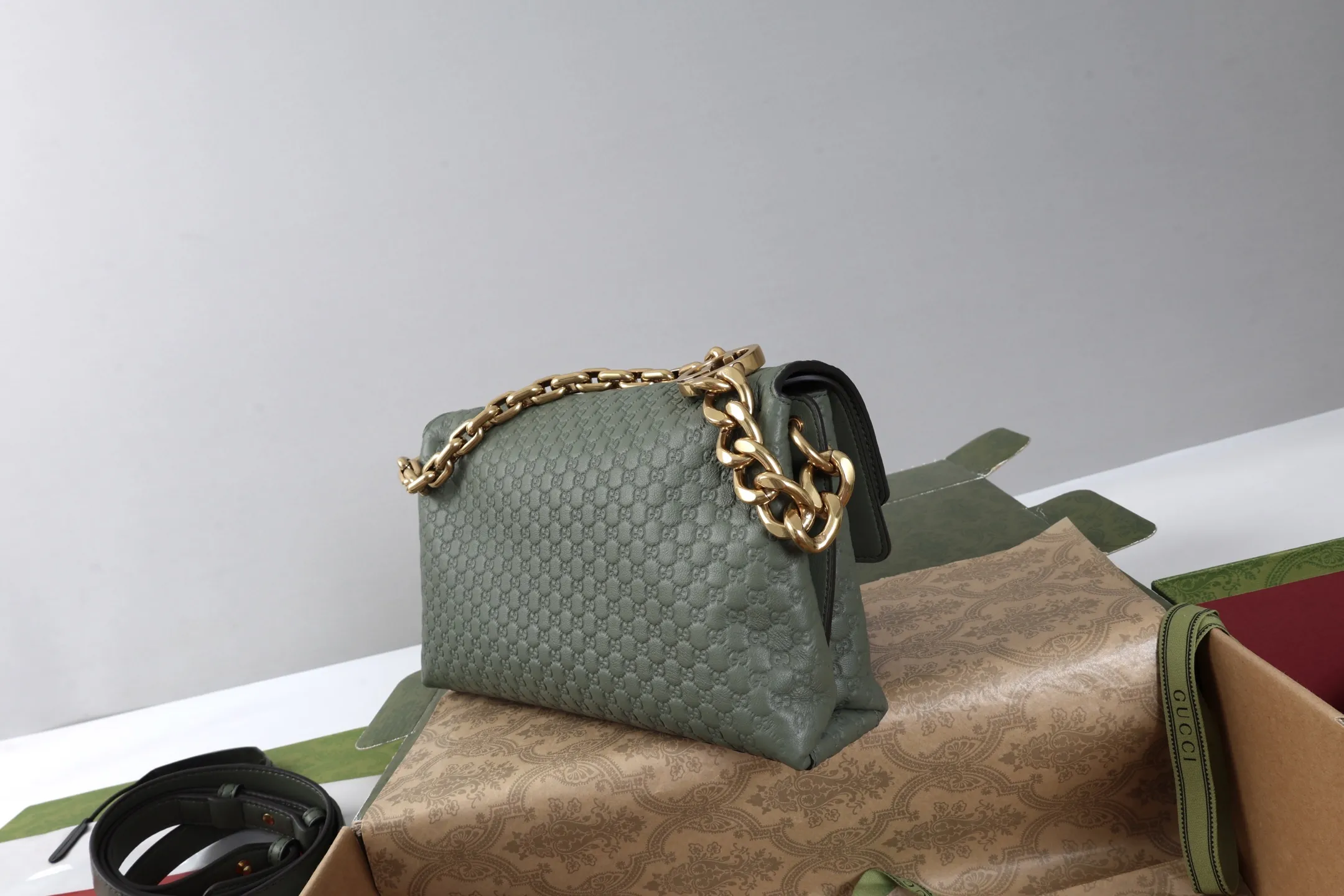 Gucci Medium Shoulder Bag With Chain 857622 - Image 5