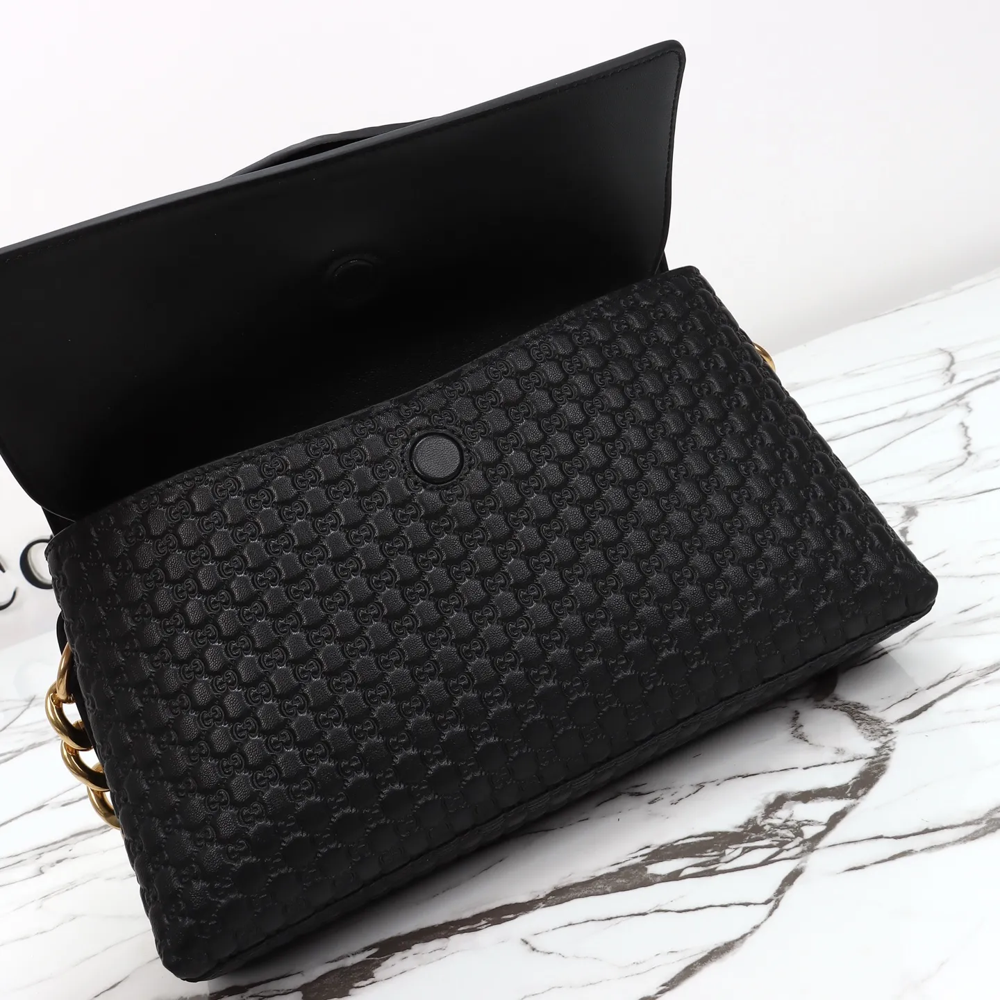 Gucci Medium Shoulder Bag With Chain 857622 - Image 8