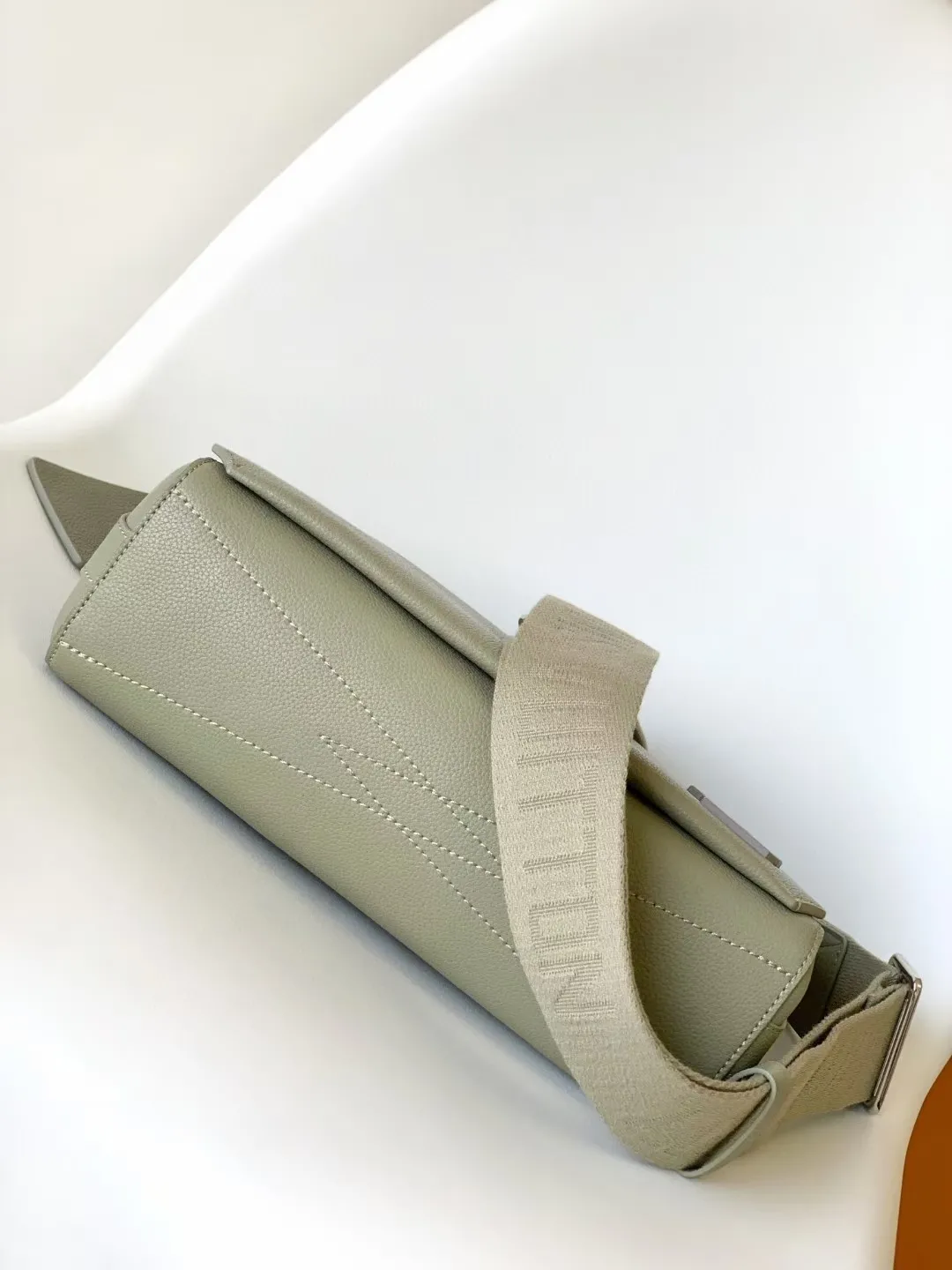 Louis Vuitton Takeoff Messenger M22505 - 图片 6