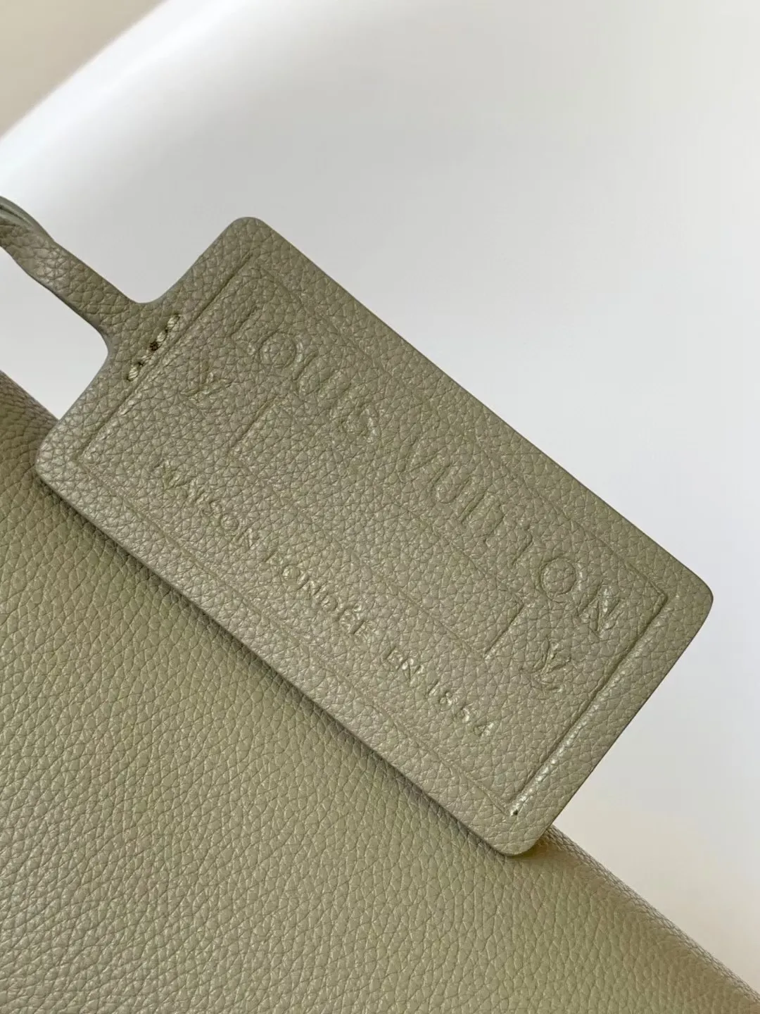 Louis Vuitton Takeoff Messenger M22505 - 图片 7