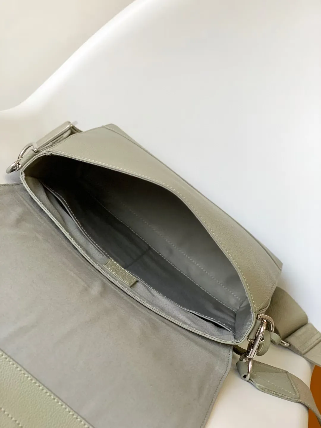 Louis Vuitton Takeoff Messenger M22505 - 图片 10