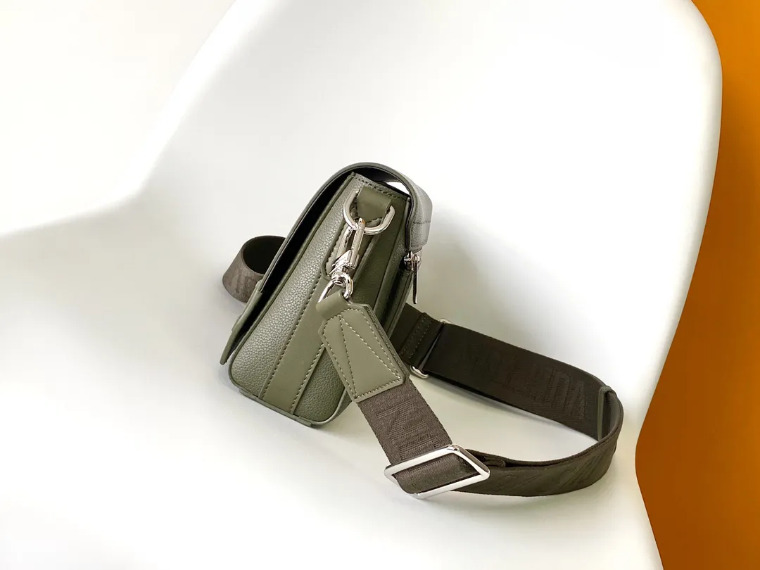 Louis Vuitton Takeoff Messenger M25125 - 图片 4