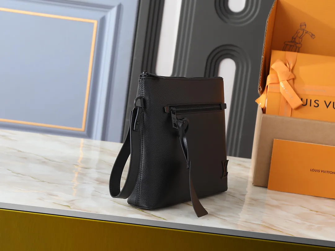 Louis Vuitton Takeoff Pouch M69837 - Image 4