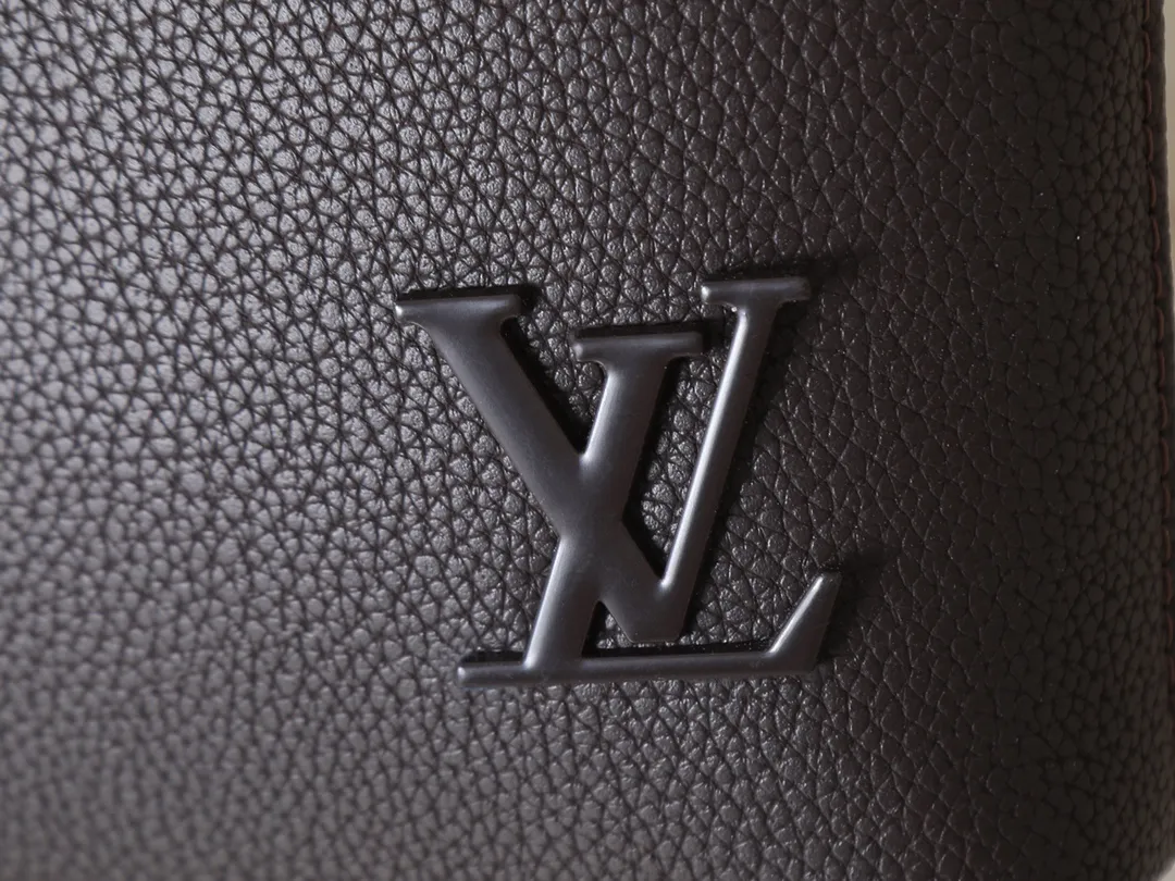 Louis Vuitton Takeoff Pouch M11485 - Image 7