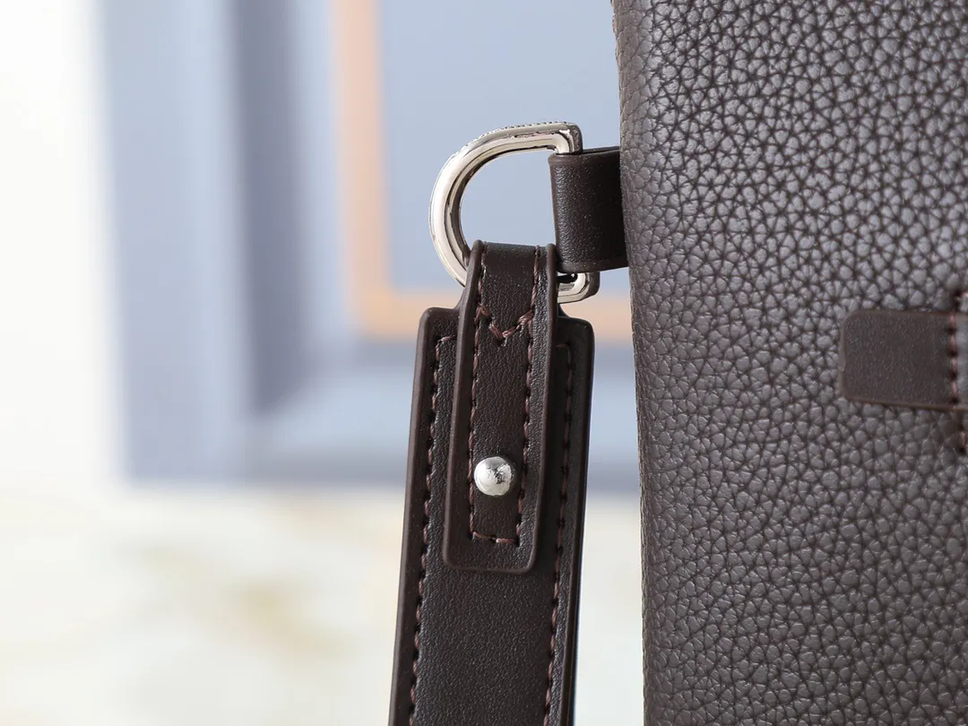 Louis Vuitton Takeoff Pouch M11485 - Image 8