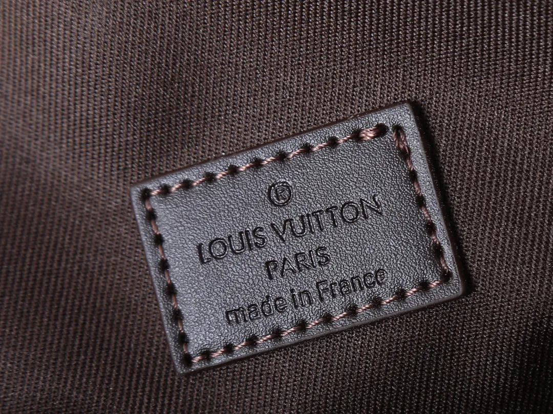 Louis Vuitton Takeoff Pouch M11485 - Image 10