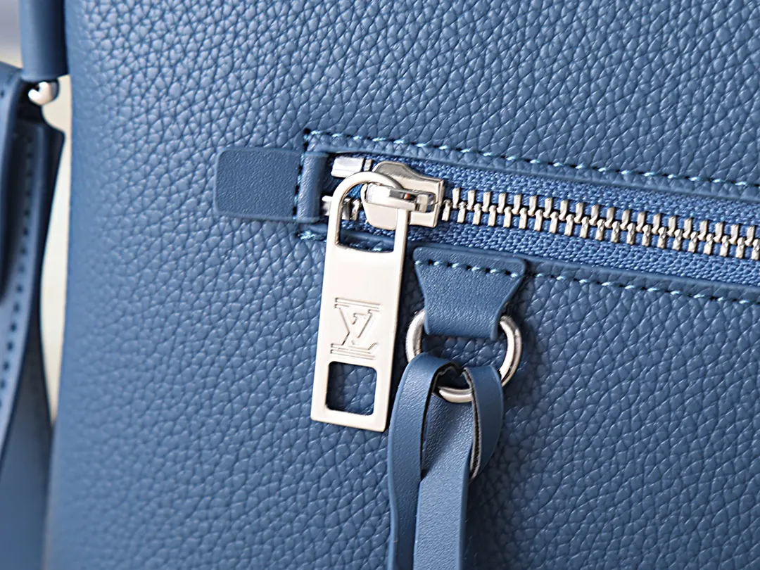 Louis Vuitton Takeoff Pouch M82813 - Image 9