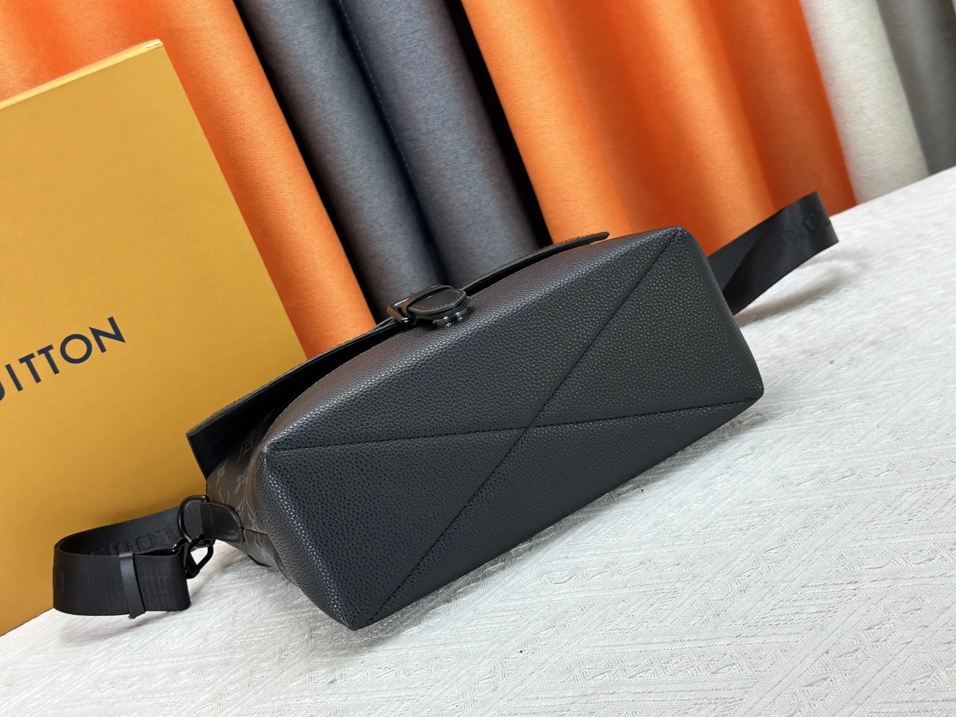 Louis Vuitton Saumur Messenger Bag M45911 - 图片 7