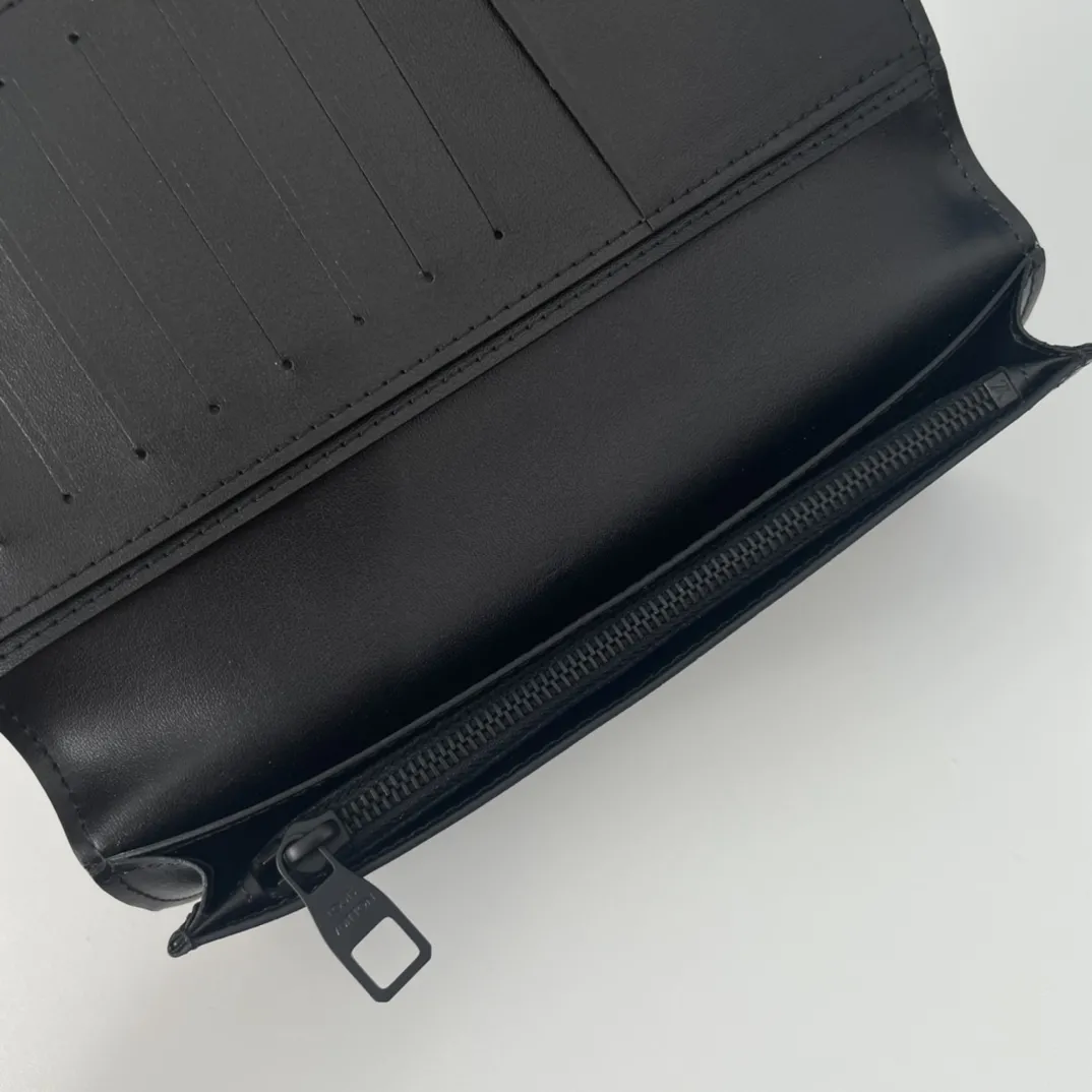 Alternative view of Louis Vuitton Brazza Wallet M69980