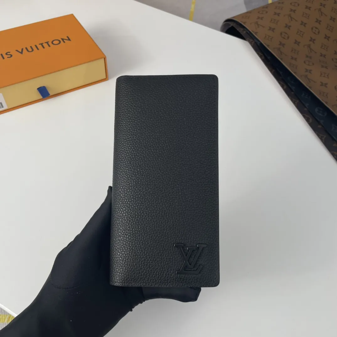 Louis Vuitton Brazza Wallet M69980 - Image 6