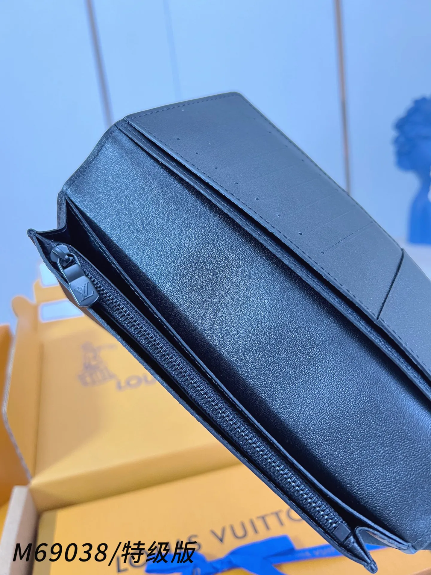 Alternative view of Louis Vuitton Brazza Wallet M69038