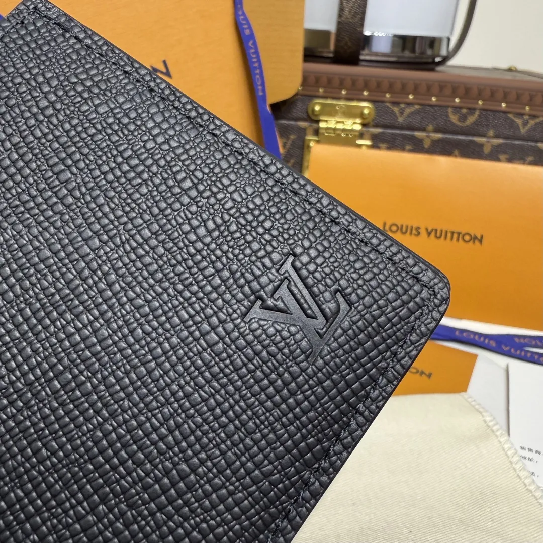 Alternative view of Louis Vuitton Amerigo Wallet M62045