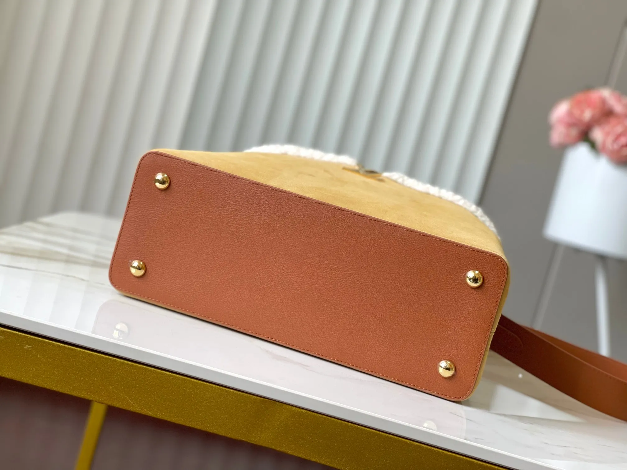 Alternative view of Louis Vuitton Capucines GM Souple M12784