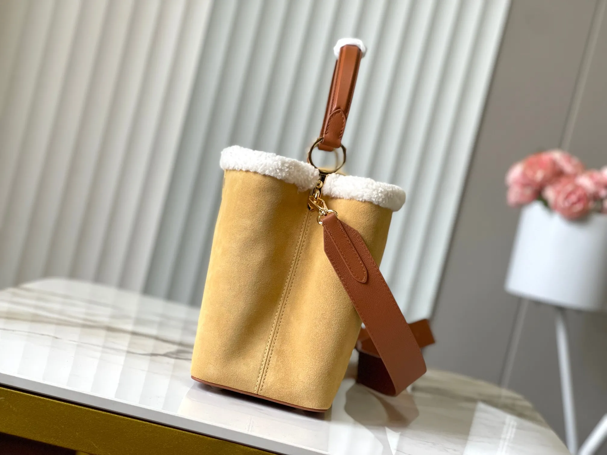 Louis Vuitton Capucines GM Souple M12784 - 图片 4