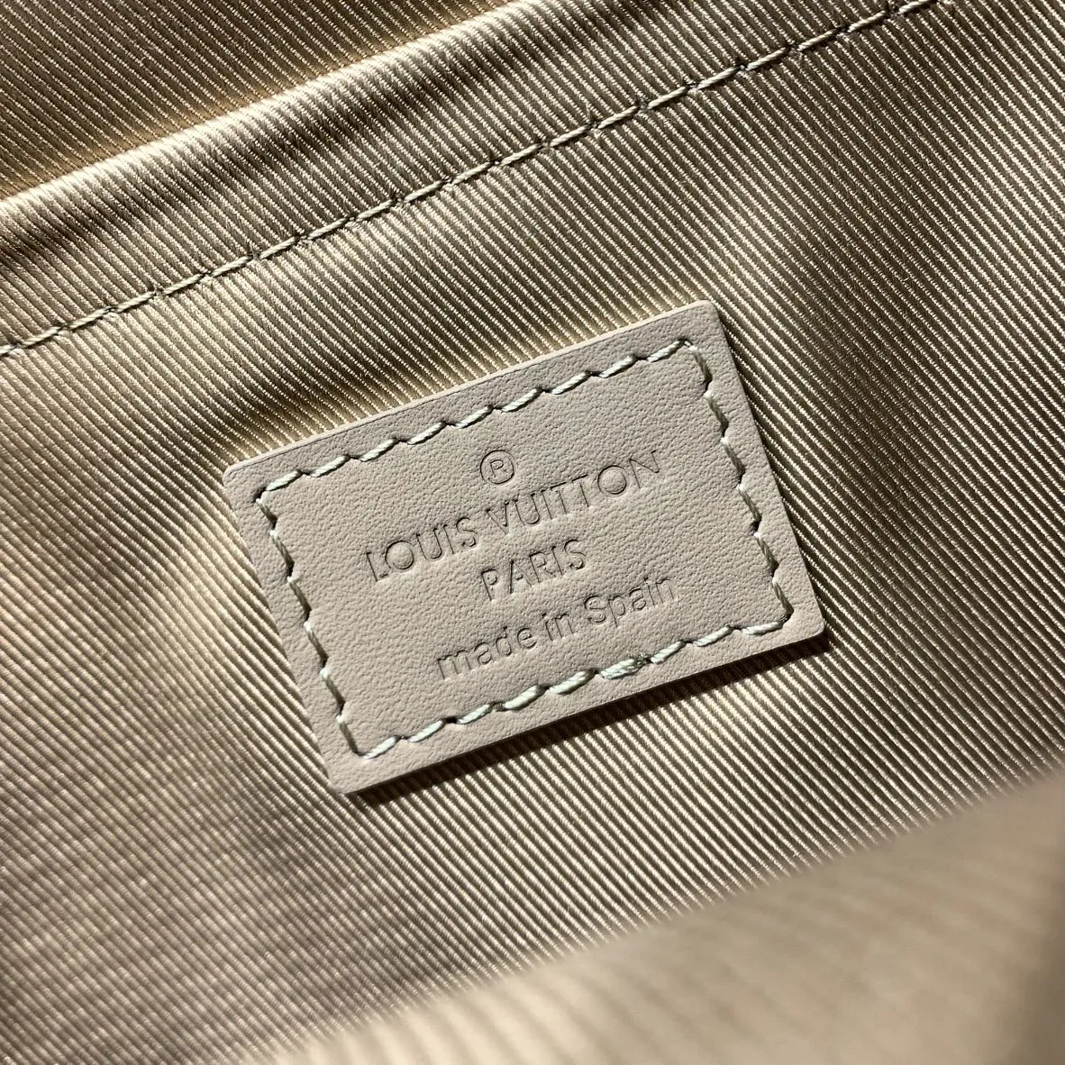Louis Vuitton Pilot Slingbag M23765 - 图片 8