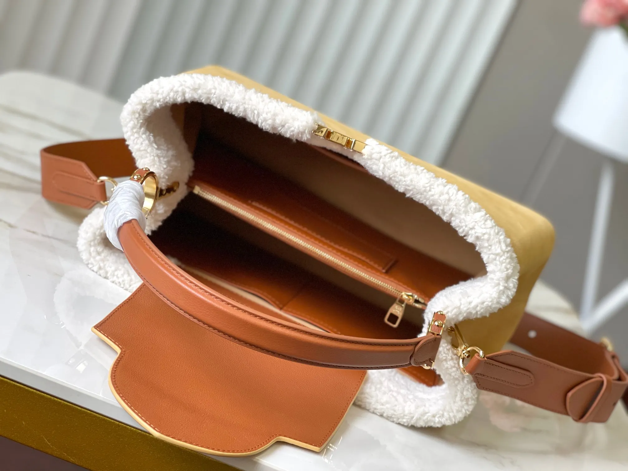 Louis Vuitton Capucines GM Souple M12784 - 图片 8