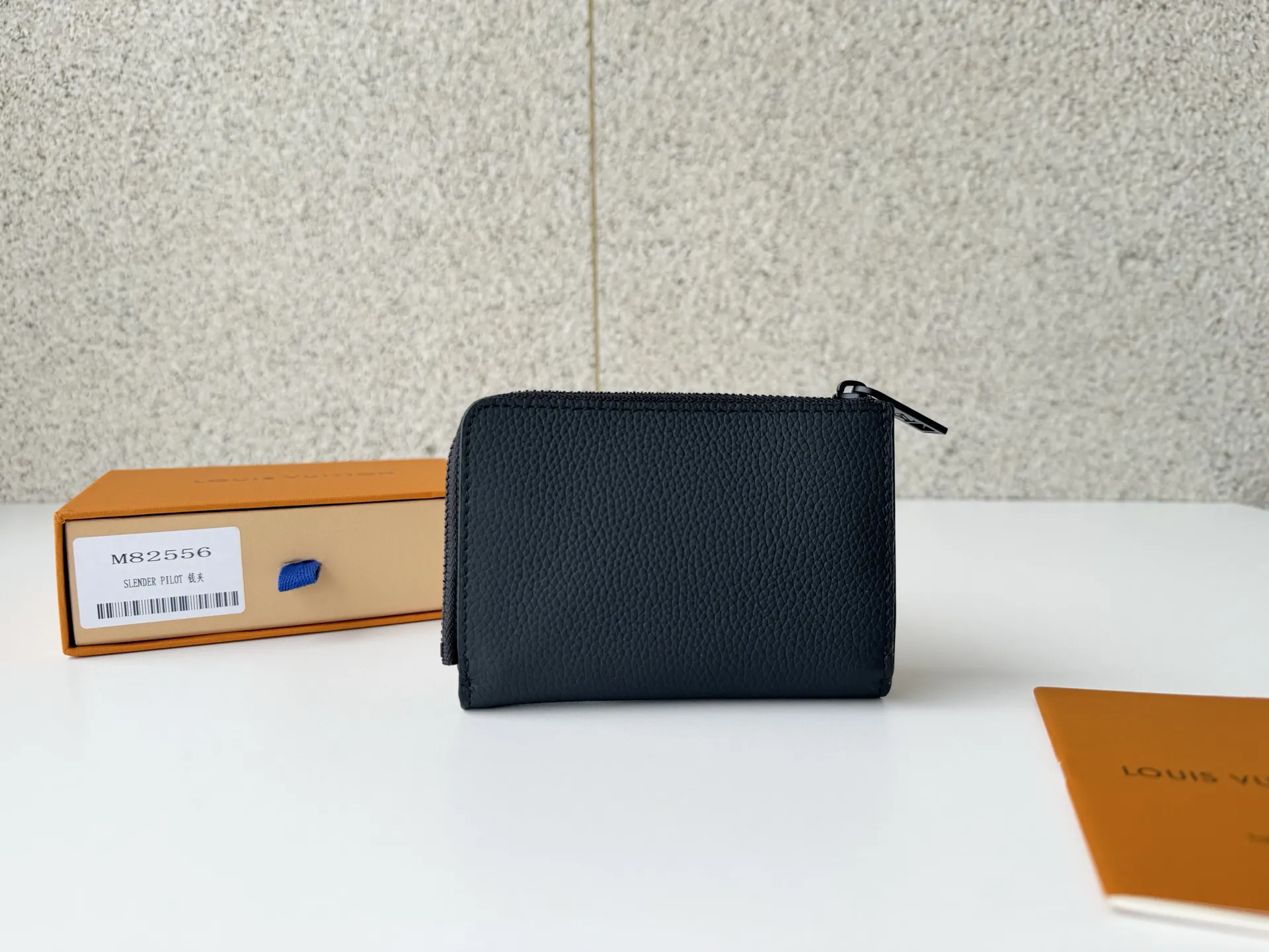 Alternative view of Louis Vuitton Pilot Wallet M81740