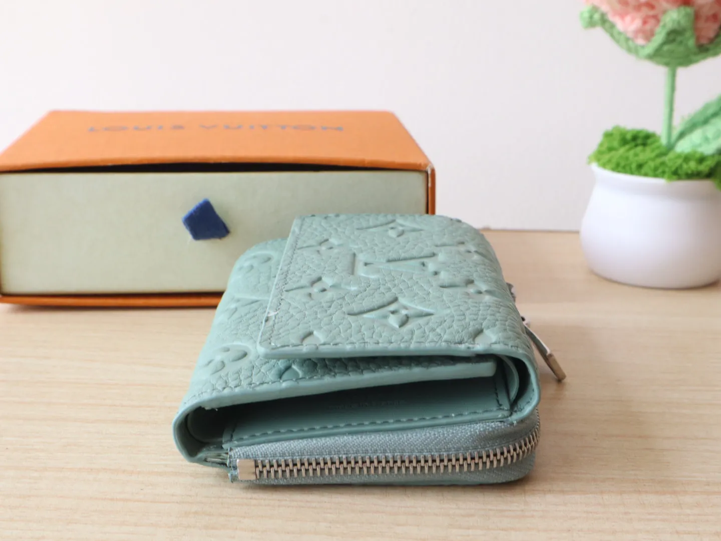 Louis Vuitton Slender Pilot M14143 - Image 6
