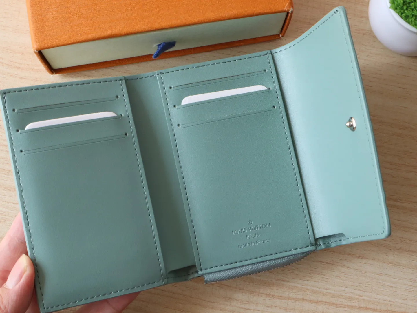 Louis Vuitton Slender Pilot M14143 - Image 8