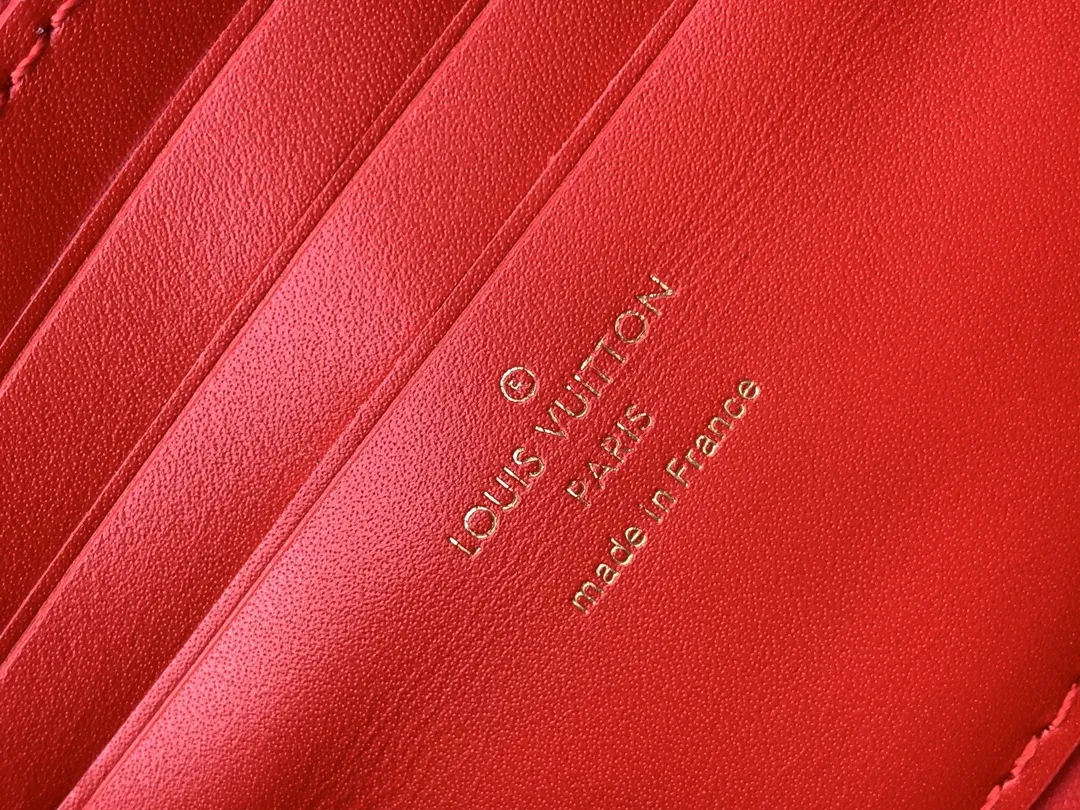 Alternative view of Louis Vuitton Wallet On Chain Capucines M12405