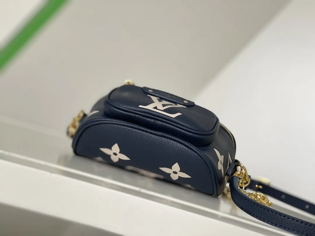 Louis Vuitton Mini Bumbag M85636 - Image 6