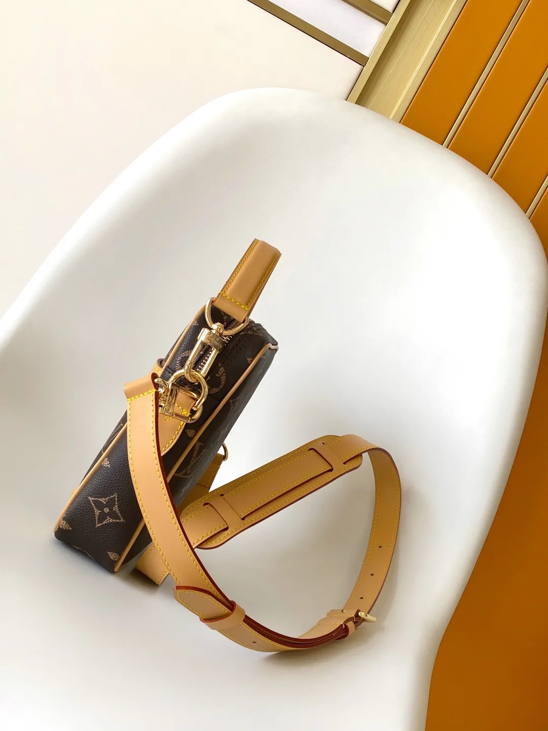 Louis Vuitton Danube M14106 - Image 4