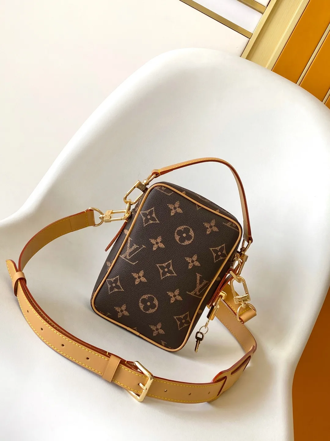 Louis Vuitton Danube M14106 - Image 5