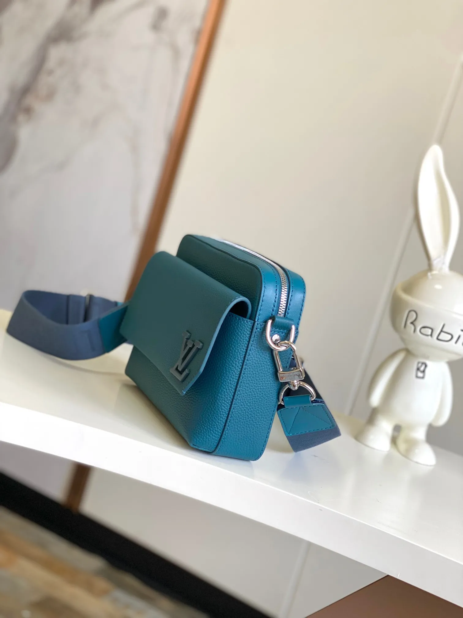 Louis Vuitton Fastline Messenger M24750 - 图片 4
