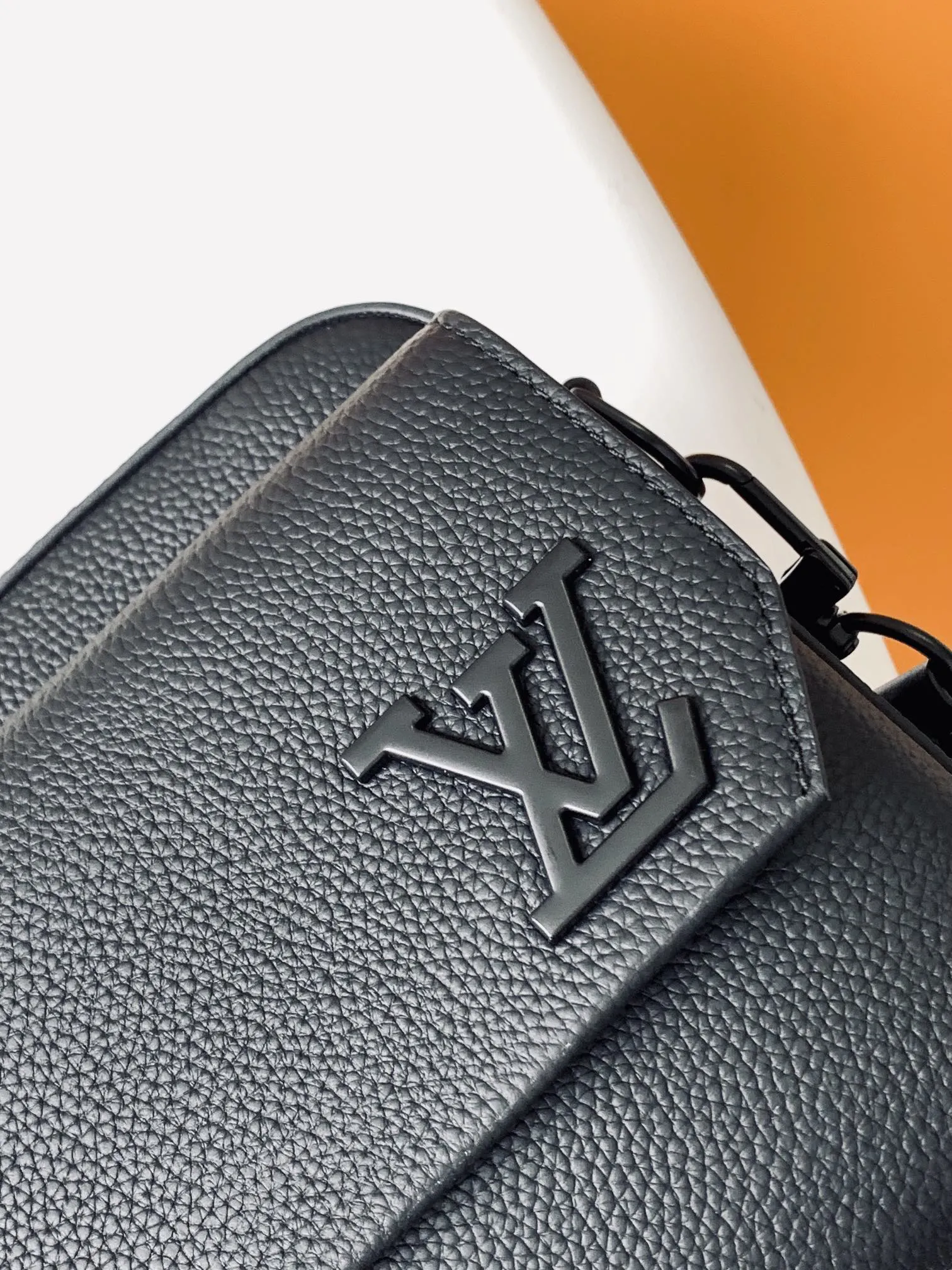 Louis Vuitton Fastline Messenger M22482 - 图片 7
