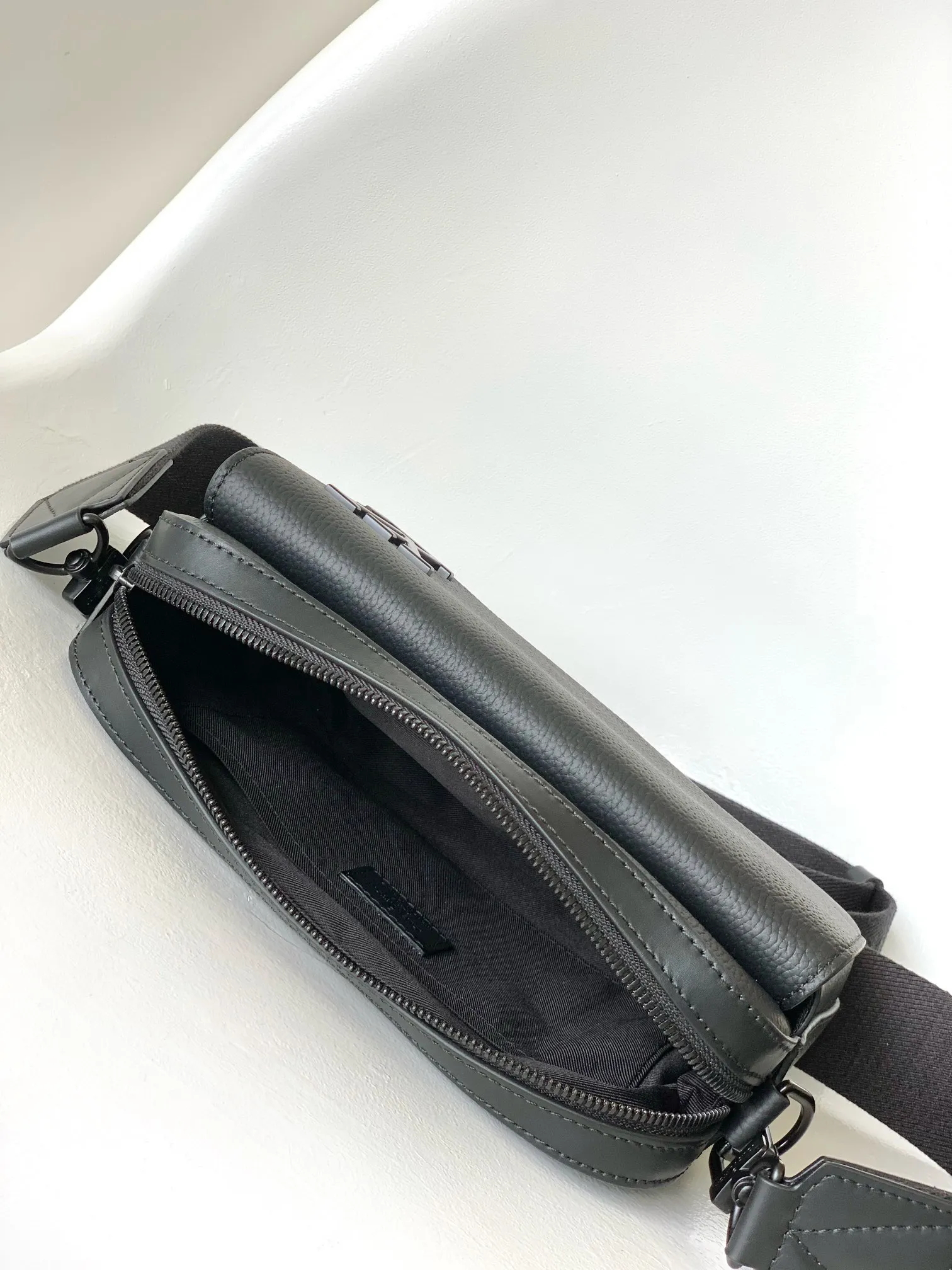 Louis Vuitton Fastline Messenger M22482 - 图片 10