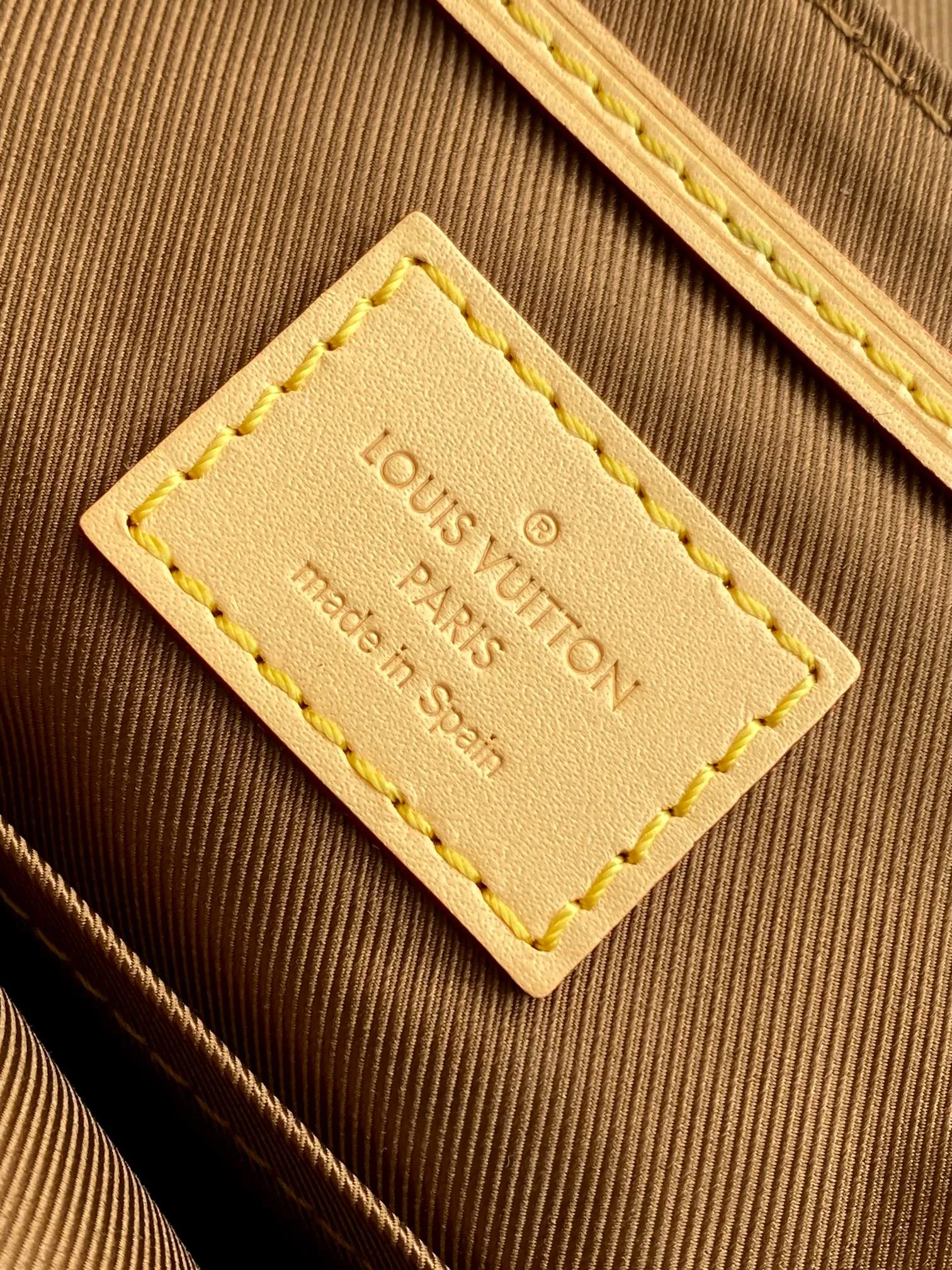 Alternative view of Louis Vuitton Excursion PM M46932