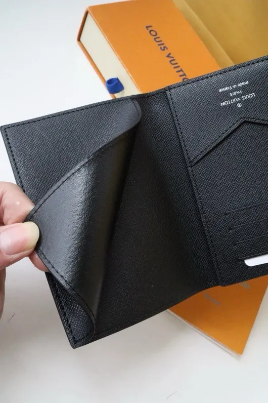 Alternative view of Louis Vuitton Passport Cover M64501