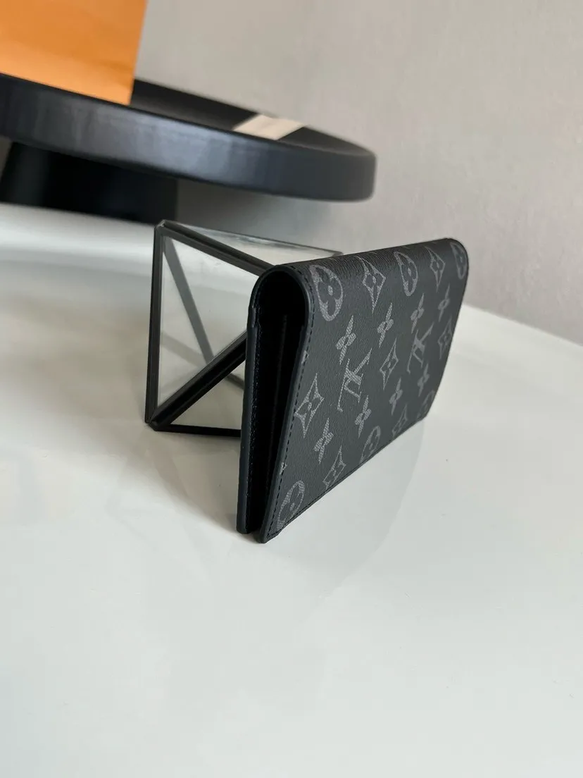 Alternative view of Louis Vuitton Brazza Wallet M61697