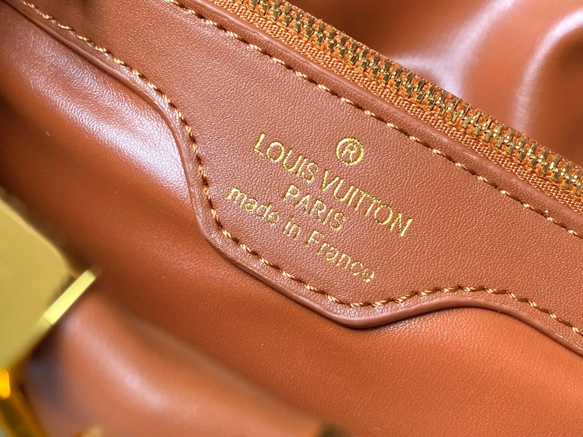 Alternative view of Louis Vuitton Capucines BB M11617