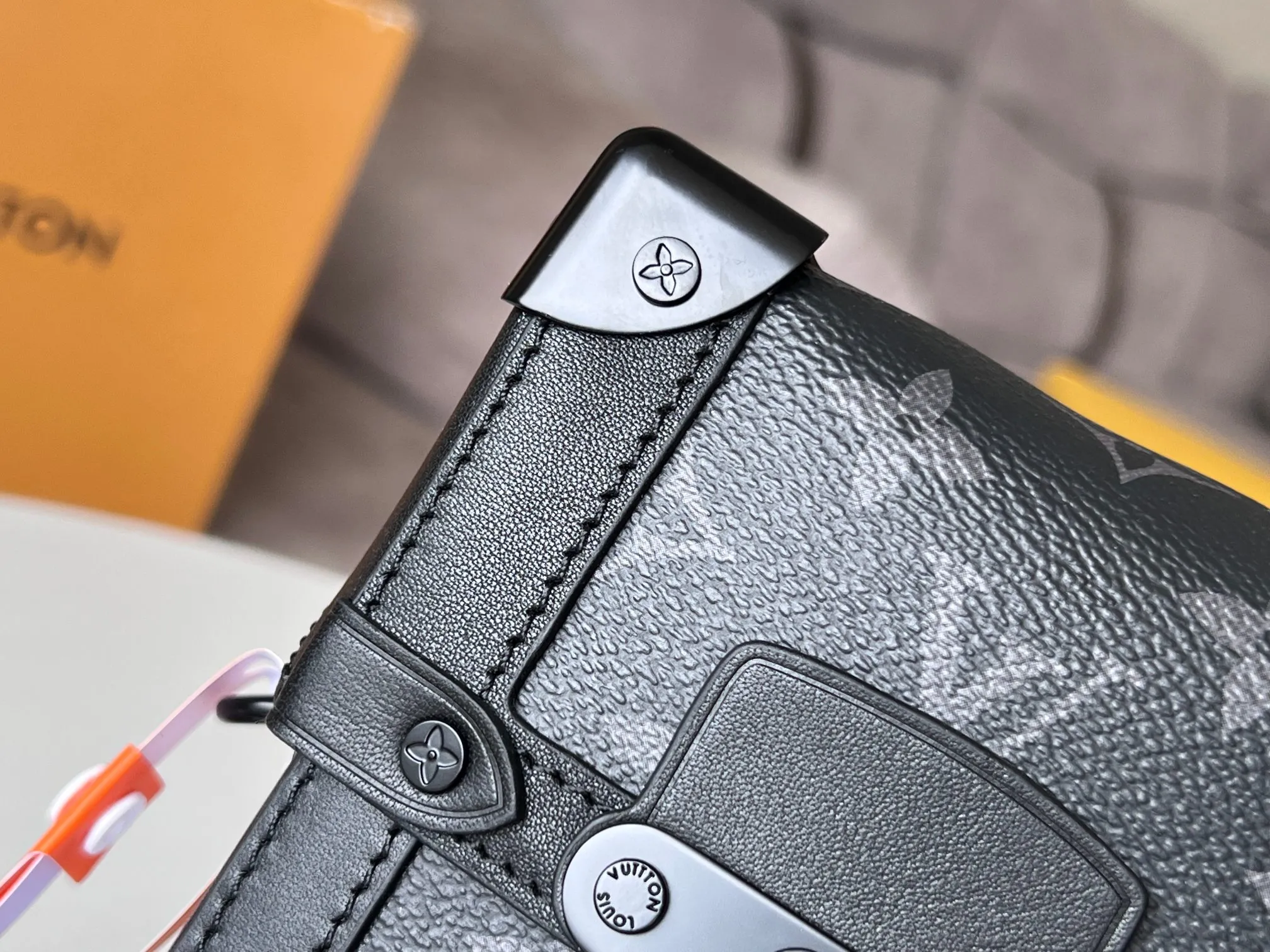 Louis Vuitton Vertical Trunk Wearable Wallet M82077 - Image 7